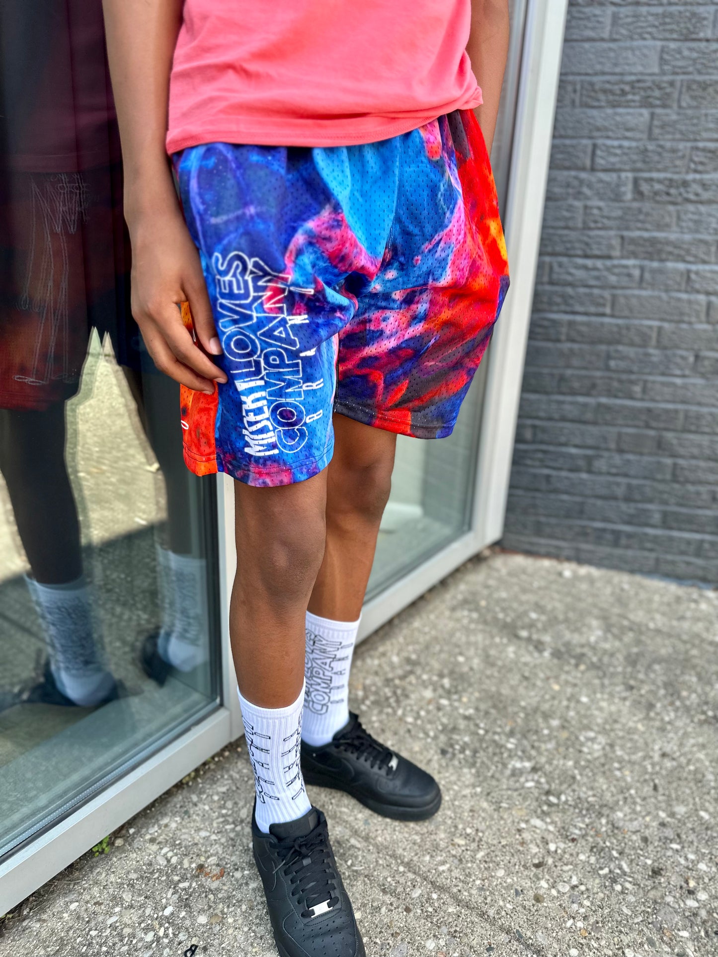 OUTTER WORLD GRAPHIC SHORTS